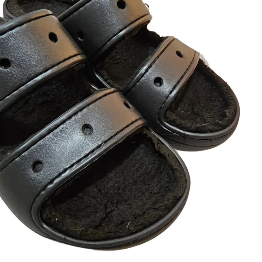 **SOLD** Crocs Adult Classic Cozzzy Sandals - Picture 3 of 9